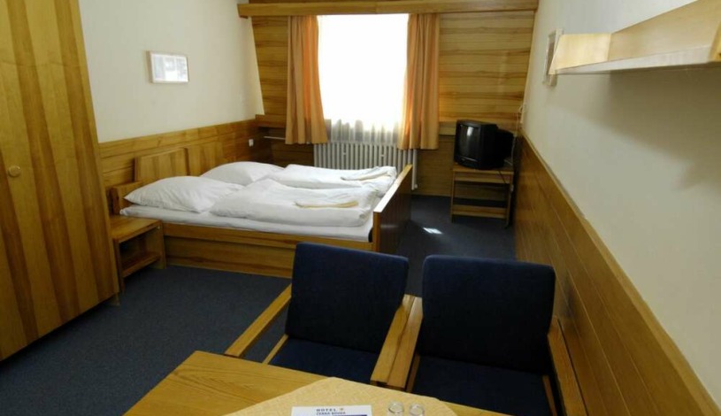 HOTEL ČERNÁ BOUDA Janské Lázně - Třílůžkový pokoj